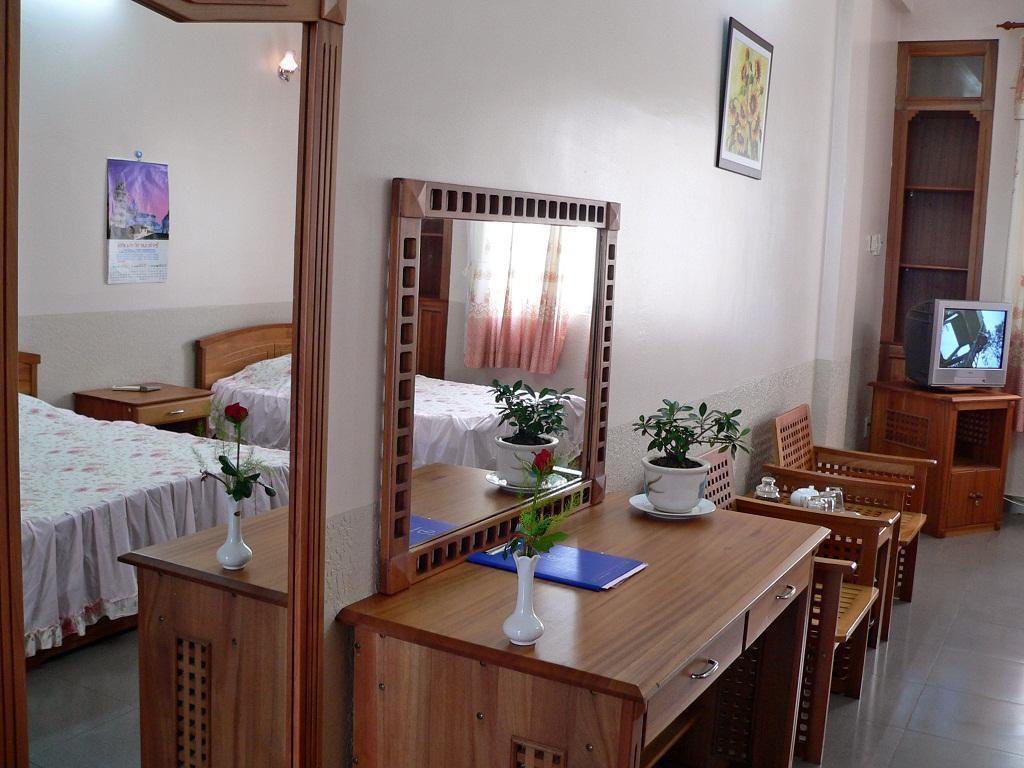 Hoa Binh 1 Hotel Long Xuyen Exterior photo